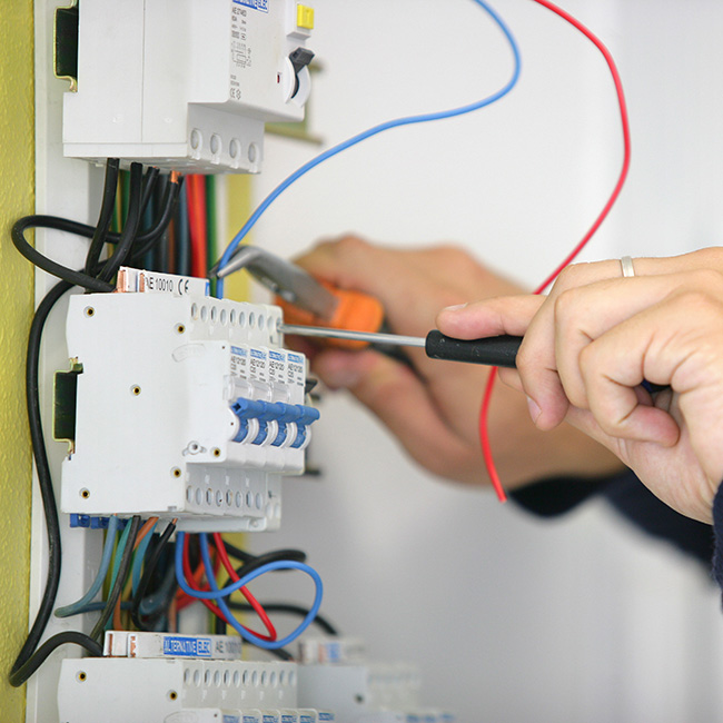 electrician-fixing-electric-switchers-rocky-mount-nc
